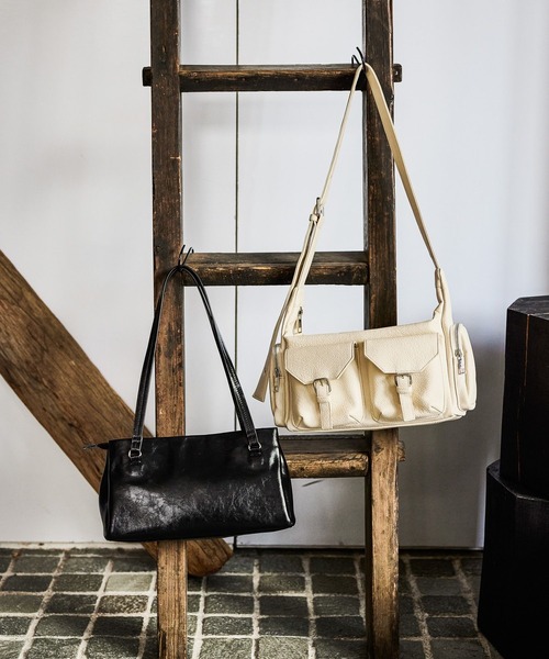 LAKOLE（ラコレ）の「3ポケット横長バッグ / 635602（ハンドバッグ・レディース・オフホワイト/ブラック・FREE）」の3枚目の写真