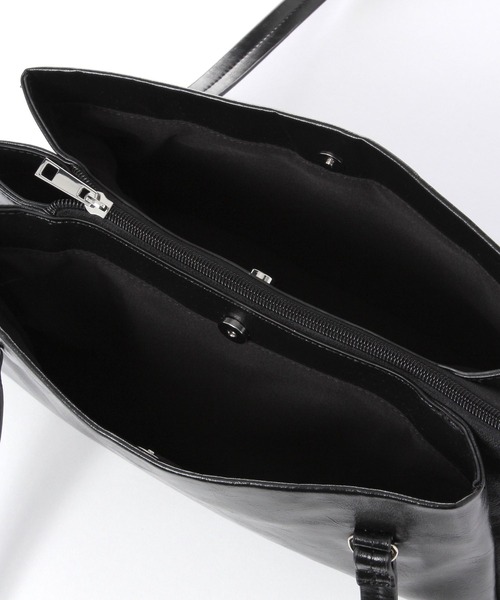 LAKOLE（ラコレ）の「3ポケット横長バッグ / 635602（ハンドバッグ・レディース・オフホワイト/ブラック・FREE）」の13枚目の写真