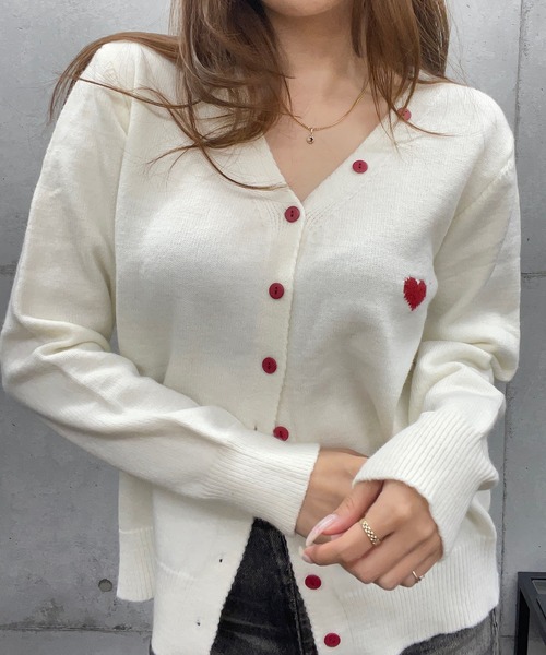 ROGER AND RAW(ロジャーアンドロウ)の「配色ボタンハートジャガードニットカーディガン(カーディガン/ボレロ・レディース・グレー/ホワイト/レッド/チャコールグレー・FREE)」の9枚目の写真