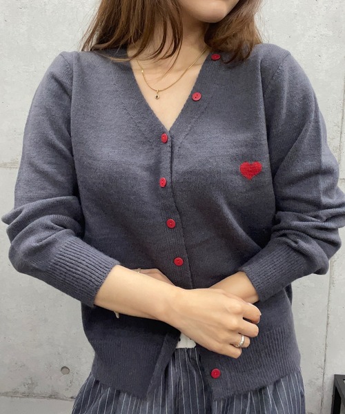 ROGER AND RAW(ロジャーアンドロウ)の「配色ボタンハートジャガードニットカーディガン(カーディガン/ボレロ・レディース・グレー/ホワイト/レッド/チャコールグレー・FREE)」の12枚目の写真