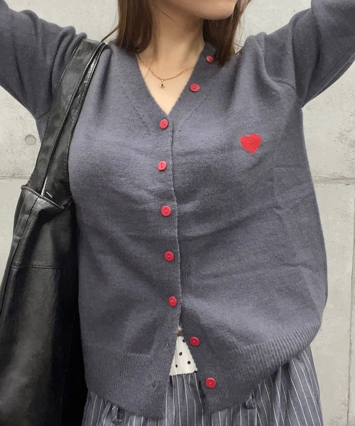 ROGER AND RAW(ロジャーアンドロウ)の「配色ボタンハートジャガードニットカーディガン(カーディガン/ボレロ・レディース・グレー/ホワイト/レッド/チャコールグレー・FREE)」の17枚目の写真