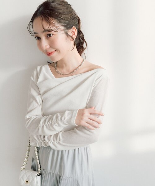 La boutique BonBon(ラブティックボンボン)の「ドレープネックプルオーバー(Tシャツ/カットソー・レディース・グレイッシュベージュ/オフホワイト/サックスブルー/ネイビー・FREE)」の6枚目の写真