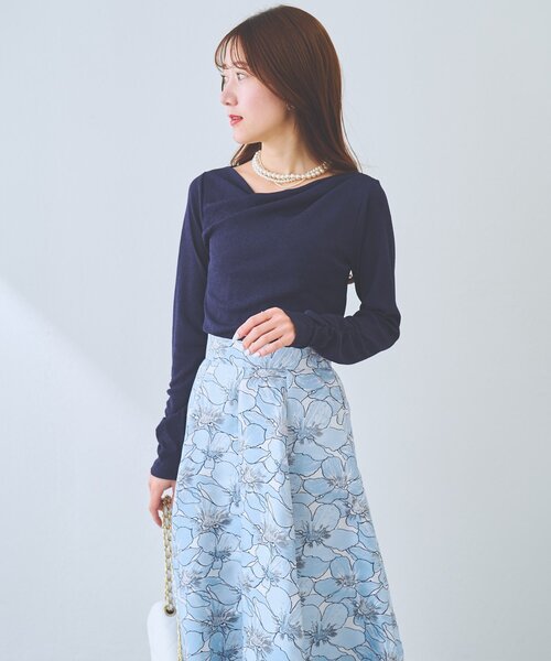 La boutique BonBon（ラブティックボンボン）の「【miki監修カラー・ネイビー＆サックス追加！】ドレープネックプルオーバー（Tシャツ/カットソー・レディース・グレイッシュベージュ/オフホワイト/サックスブルー/ネイビー・FREE）」の16枚目の写真