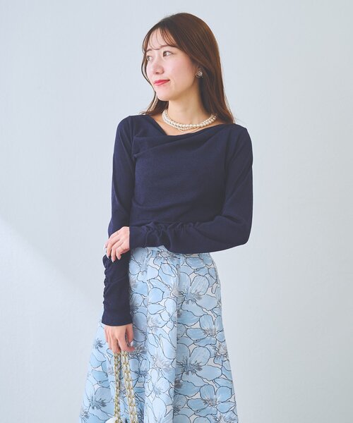 La boutique BonBon（ラブティックボンボン）の「【miki監修カラー・ネイビー＆サックス追加！】ドレープネックプルオーバー（Tシャツ/カットソー・レディース・グレイッシュベージュ/オフホワイト/サックスブルー/ネイビー・FREE）」の19枚目の写真