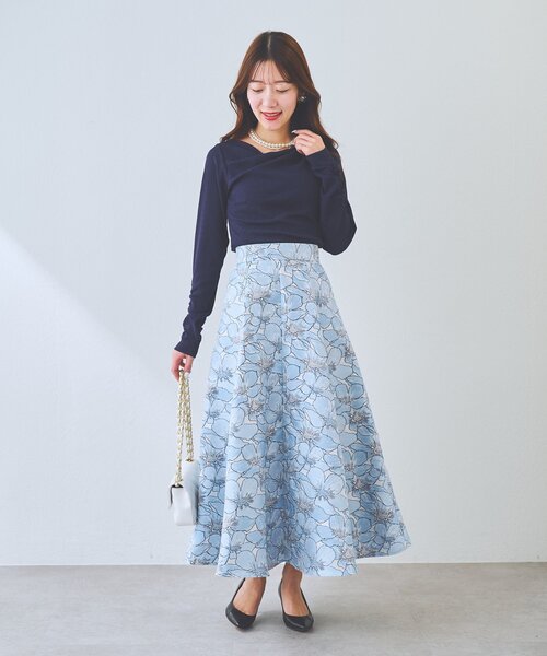 La boutique BonBon（ラブティックボンボン）の「【miki監修カラー・ネイビー＆サックス追加！】ドレープネックプルオーバー（Tシャツ/カットソー・レディース・グレイッシュベージュ/オフホワイト/サックスブルー/ネイビー・FREE）」の20枚目の写真