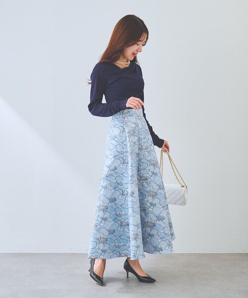 La boutique BonBon（ラブティックボンボン）の「【miki監修カラー・ネイビー＆サックス追加！】ドレープネックプルオーバー（Tシャツ/カットソー・レディース・グレイッシュベージュ/オフホワイト/サックスブルー/ネイビー・FREE）」の21枚目の写真