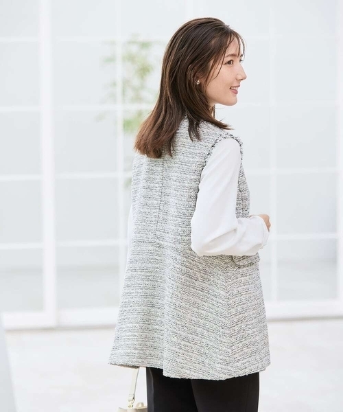 a.v.v（アーヴェヴェ）の「ミックスツイードペプラムジレ（その他アウター・レディース・アイボリー/チャコールグレー・36/38/40）」の5枚目の写真