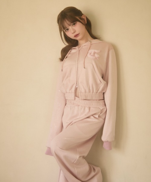 TITTY&CO.(ティティーアンドコー)の「ファーロゴラメスウェットパーカー(パーカー・レディース・ブラック/ピンク/ライトグレー・FREE)」の3枚目の写真