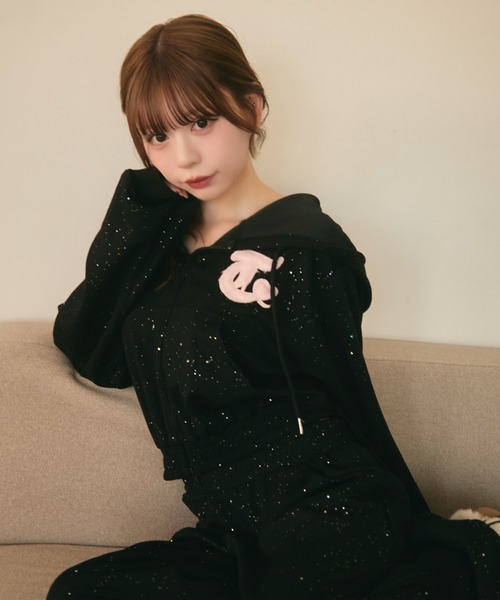 TITTY&CO.(ティティーアンドコー)の「ファーロゴラメスウェットパーカー(パーカー・レディース・ブラック/ピンク/ライトグレー・FREE)」の13枚目の写真