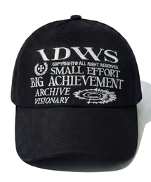 IDWS（アイドンワナセル）の「Signature Maxi Cap Black（キャップ）」