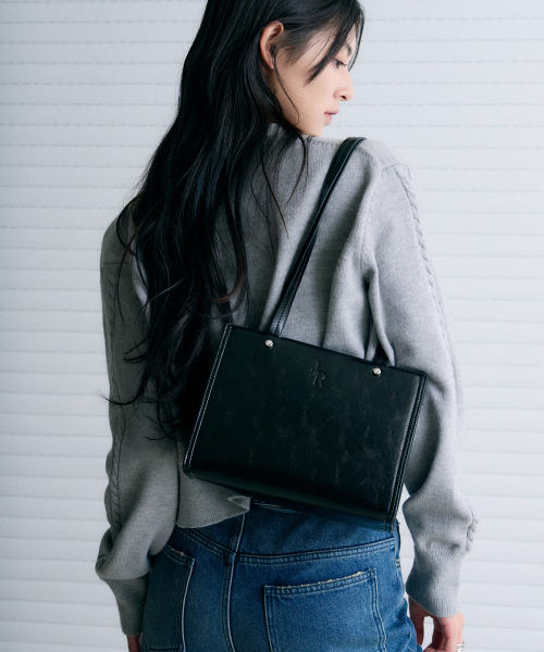 LEATHERY（レザリー）の「ボルティッドスクエアショルダーバッグ / ミニ [ブラック]（ショルダーバッグ・レディース・その他・FREE）」の2枚目の写真