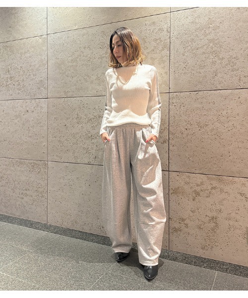 Pauline Bleu(ポリーヌブロー)の「【PaulineBleu/ポリーヌブロー】サイドラメラインタートルニット(ニット/セーター・レディース・レッド/オフホワイト/ライトピンク/ライトブルー/ブラック・FREE)」の6枚目の写真