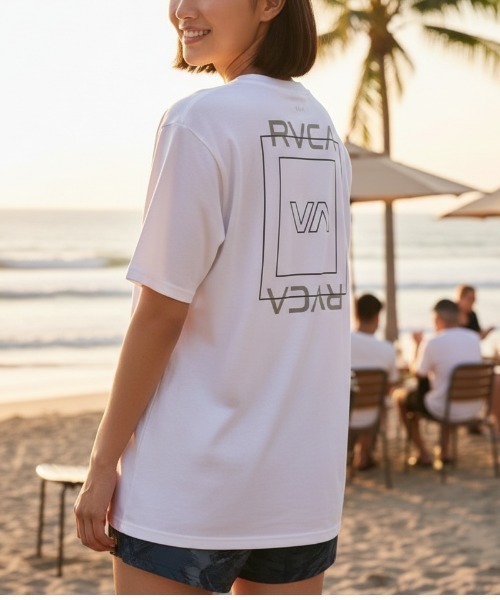 RVCA(ルーカ)の「【RVCA/ルーカ】 ILL ESCAPE SQUARE SFST 水陸両用 バックプリント 半袖ラッシュガード・サーフT(水着)(ラッシュガード・レディース・ブラック/ホワイト・LARGE/MEDIUM/SMALL)」の1枚目の写真