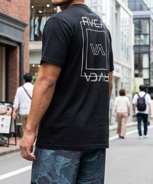 RVCA(ルーカ)の「【RVCA/ルーカ】 ILL ESCAPE SQUARE SFST 水陸両用 バックプリント 半袖ラッシュガード・サーフT(水着)(ラッシュガード・レディース・ブラック/ホワイト・LARGE/MEDIUM/SMALL)」の11枚目の写真