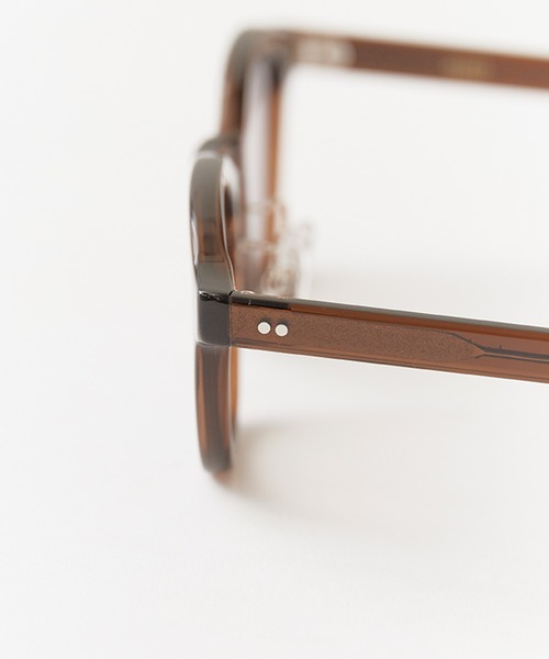 AIM（エイム）の「aim/エイム otogi ウェリントンシェイプ サングラス カラーレンズ スクエアタイプ 2026年春夏（サングラス・レディース・ブラック/ブラウン/ダークブラウン・FREE）」の4枚目の写真