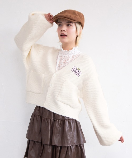 PUNYUS（プニュズ）の「ロゴ刺繍ニットカーディガン（カーディガン/ボレロ・レディース・ホワイト/グリーン系その他・1/2/3/4/5）」の2枚目の写真