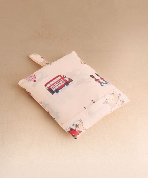 Cath Kidston（キャスキッドソン）の「ミニ フォルダウェイ ショッパー Queenies London（エコバッグ/サブバッグ・レディース・クリーム・FREE）」の2枚目の写真