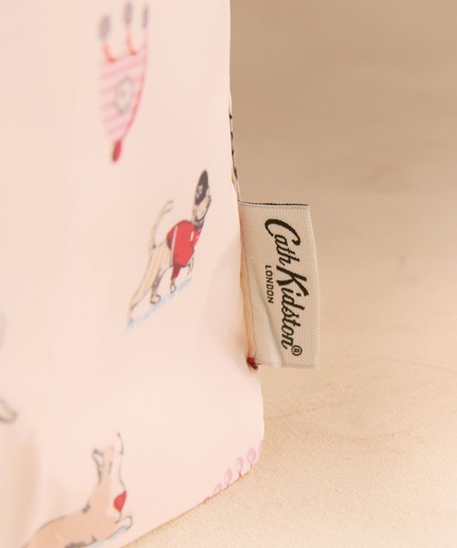 Cath Kidston（キャスキッドソン）の「ミニ フォルダウェイ ショッパー Queenies London（エコバッグ/サブバッグ・レディース・クリーム・FREE）」の3枚目の写真