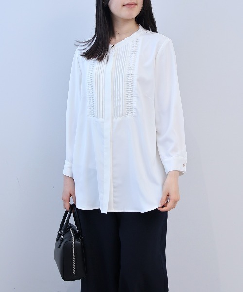 fleur by mint breeze(フルールバイミントブリーズ)の「【L~5L 大きいサイズ】フロントタックバンドカラーブラウス(シャツ/ブラウス・レディース・オフホワイト/ブラック/ピンク・5L/4L/3L/LL)」の2枚目の写真