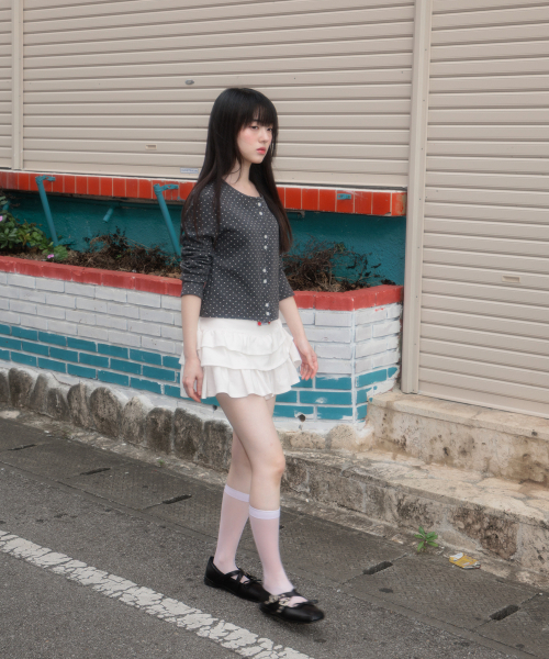 ROSEFRANTZ（ロゼフランツ）の「Dot Button Point Cardigan [Charcoal]（カーディガン/ボレロ・レディース・チャコールグレー・OS）」の11枚目の写真