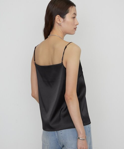 LOUNGEDRESS(ラウンジドレス)の「【Atelier N5/アトリエヌメロサンク】サテンキャミ(シャツ/ブラウス・レディース・ライトベージュ/ブラック・FREE)」の6枚目の写真