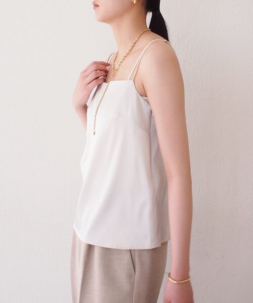 LOUNGEDRESS(ラウンジドレス)の「【Atelier N5/アトリエヌメロサンク】サテンキャミ(シャツ/ブラウス・レディース・ライトベージュ/ブラック・FREE)」の15枚目の写真