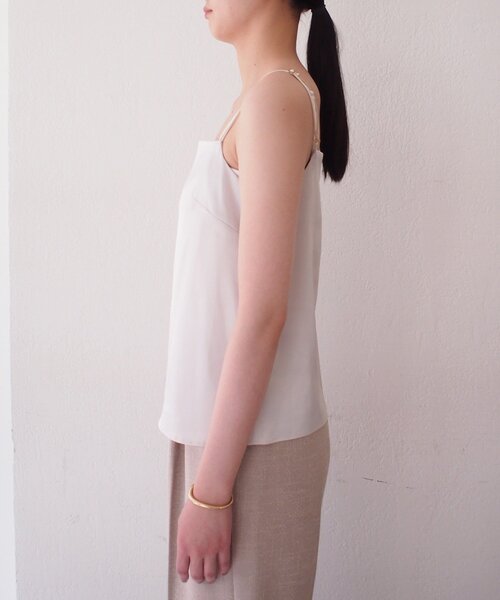 LOUNGEDRESS(ラウンジドレス)の「【Atelier N5/アトリエヌメロサンク】サテンキャミ(シャツ/ブラウス・レディース・ライトベージュ/ブラック・FREE)」の19枚目の写真