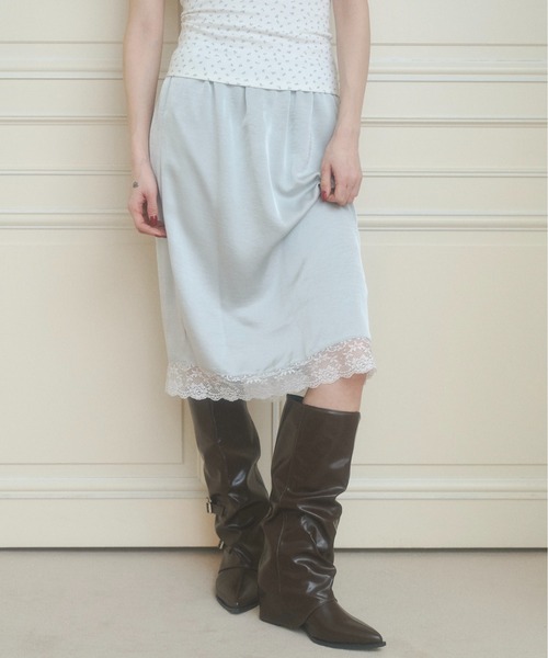 chernyy（チェルニー）の「satin lace midi skirt / サテンレースミディスカート（スカート・レディース・ミント/グレイッシュベージュ/ネイビー・SMALL/LARGE/MEDIUM）」の3枚目の写真