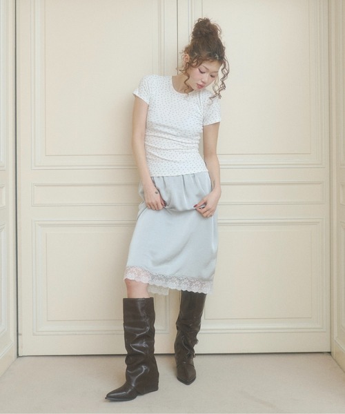 chernyy（チェルニー）の「satin lace midi skirt / サテンレースミディスカート（スカート・レディース・ミント/グレイッシュベージュ/ネイビー・SMALL/LARGE/MEDIUM）」の5枚目の写真