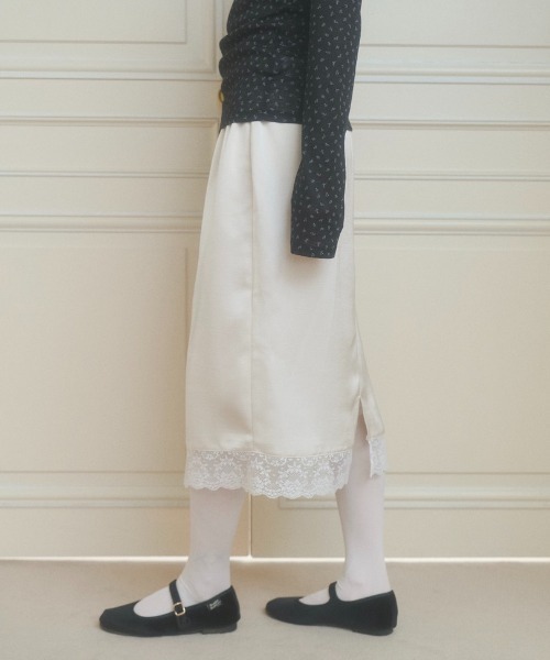 chernyy（チェルニー）の「satin lace midi skirt / サテンレースミディスカート（スカート・レディース・ミント/グレイッシュベージュ/ネイビー・SMALL/LARGE/MEDIUM）」の22枚目の写真