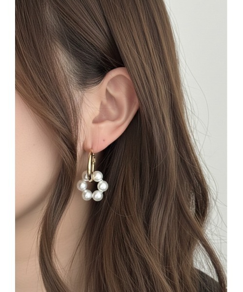 tone（トーン）の「【cocolani】[金属アレルギー対応]  パール　フラワーモチーフ　フープ　ピアス(MA)（ピアス（両耳用）・レディース・ゴールド/シルバー・FREE）」の2枚目の写真