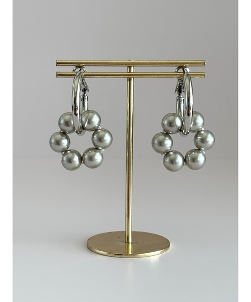 tone（トーン）の「【cocolani】[金属アレルギー対応]  パール　フラワーモチーフ　フープ　ピアス(MA)（ピアス（両耳用）・レディース・ゴールド/シルバー・FREE）」の3枚目の写真