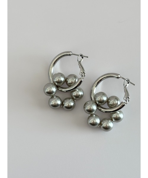 tone（トーン）の「【cocolani】[金属アレルギー対応]  パール　フラワーモチーフ　フープ　ピアス(MA)（ピアス（両耳用）・レディース・ゴールド/シルバー・FREE）」の4枚目の写真