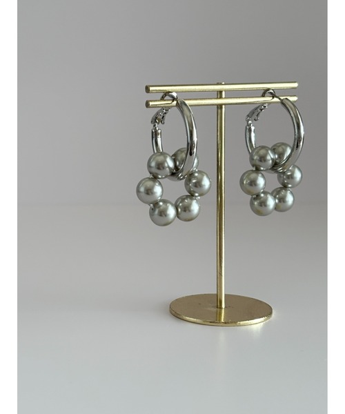 tone（トーン）の「【cocolani】[金属アレルギー対応]  パール　フラワーモチーフ　フープ　ピアス(MA)（ピアス（両耳用）・レディース・ゴールド/シルバー・FREE）」の5枚目の写真
