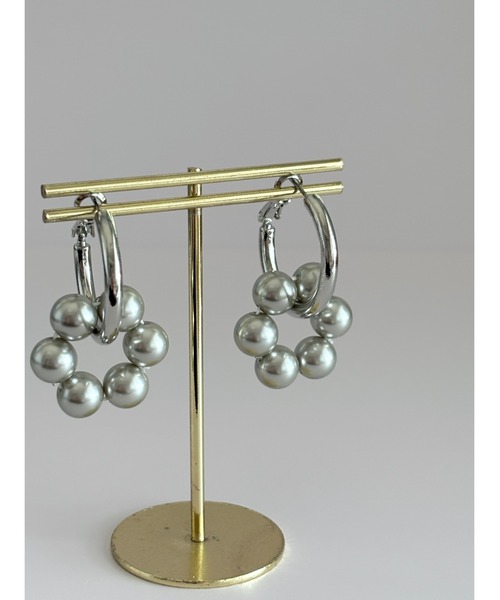 tone（トーン）の「【cocolani】[金属アレルギー対応]  パール　フラワーモチーフ　フープ　ピアス(MA)（ピアス（両耳用）・レディース・ゴールド/シルバー・FREE）」の6枚目の写真