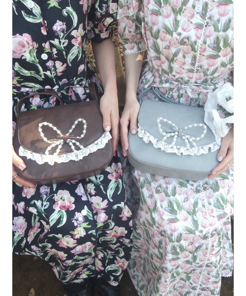 merry jenny（メリージェニー）の「pearl butterfly lace shoulder bag（ショルダーバッグ・レディース・ライトブルー/ブラウン・FREE）」の2枚目の写真