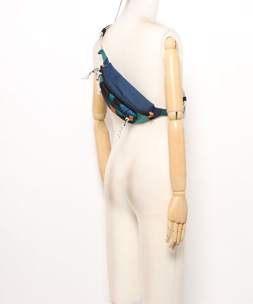 TOPO DESIGNS(トポデザインズ)の「マルチなウエストパック【TOPO DESIGNS】MOUNTAIN WAIST PACK(ボディバッグ/ウエストポーチ・レディース・ブルー系その他・ONE SIZE)」の3枚目の写真