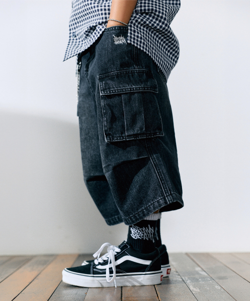 BROWNBREATH KIDS(ブラウンブレスキッズ)の「KIDS BERMUDA CARGO DENIM PANTS - BLACK(その他パンツ・レディース・その他・110/120/130/140/150)」の1枚目の写真