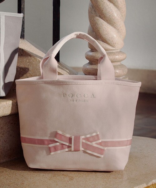 TOCCA(トッカ)の「BOW BRIDGE CANVAS TOTE トートバッグ(トートバッグ・レディース・ネイビー系/ブラック系/ブラック系5/ライトグレー系/ピンク系/ベージュ系・F)」の6枚目の写真
