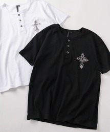 SlashDate（スラッシュデイト）の「【82】クロスワンポイント ラインストーン テレコリブ ヘンリーネックTシャツ/ユニセックス/レディース/メンズ（Tシャツ/カットソー）」