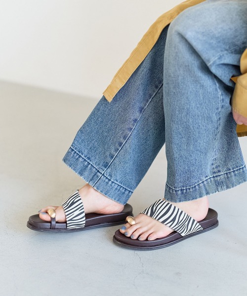 BAYFLOW（ベイフロー）の「フレフィットサムリングサンダル（サンダル・レディース・ブラック/ゼブラ・LARGE/MEDIUM）」の2枚目の写真