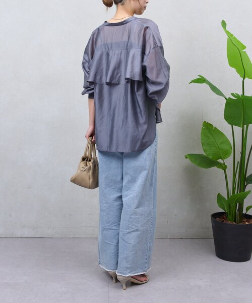 Jena espace merveilleux(ジェナ エスパスメルヴェイユ)の「【唯一無二のシアーフリルシャツ】シアーバックラッフルシャツ(シャツ/ブラウス・レディース・グレー/オフホワイト/グリーン・FREE)」の21枚目の写真