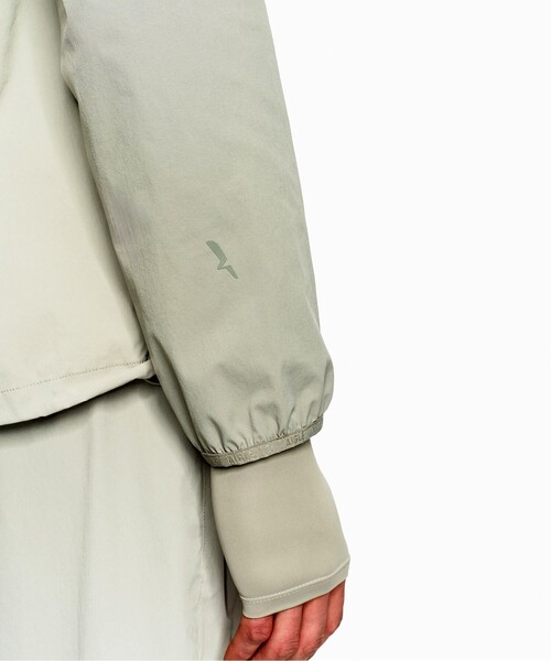 AIGLE(エーグル)の「【UPF50+ SolarPack】 吸水速乾 接触冷感 UVカット パーカー(パーカー・メンズ・セージグリーン/オレンジ・L/S/M)」の6枚目の写真