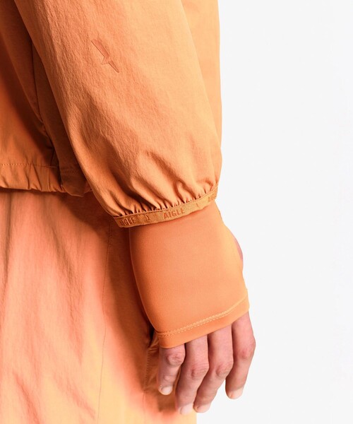 AIGLE(エーグル)の「【UPF50+ SolarPack】 吸水速乾 接触冷感 UVカット パーカー(パーカー・メンズ・セージグリーン/オレンジ・L/S/M)」の11枚目の写真