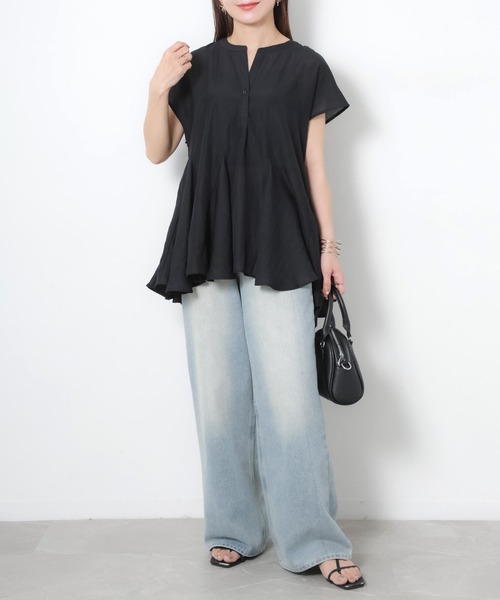 Riberry(リベリー)の「バンドカラーシアーフレアブラウス(シャツ/ブラウス・レディース・ブラック/オフホワイト/サックスブルー・MEDIUM)」の18枚目の写真