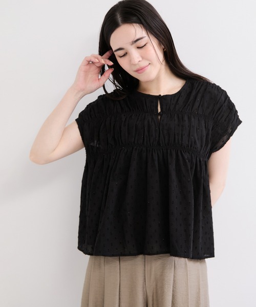 le cercle ADAM ET ROPE'(ルセルクルアダムエロペ)の「ドット刺繍ギャザーブラウス(シャツ/ブラウス・レディース・オフホワイト/ブラック・FREE)」の2枚目の写真