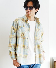 チェックシャツ