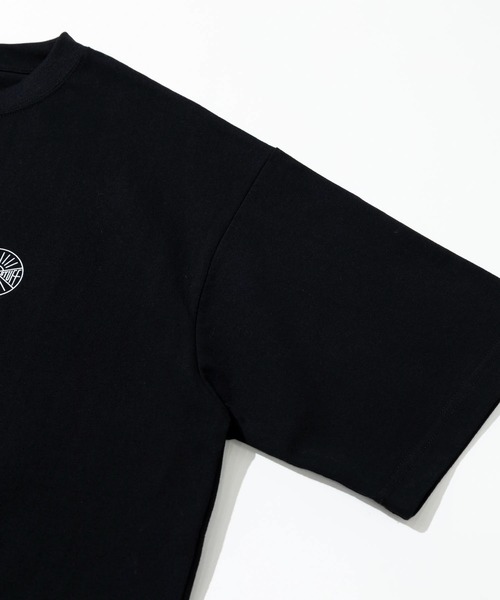 POLeR（ポーラー）の「POLeR/ポーラー　HISTORY RELAX FIT TEE（Tシャツ/カットソー・メンズ・ブラック/ホワイト・MEDIUM/LARGE/SMALL）」の3枚目の写真