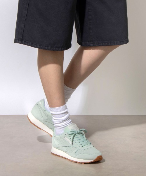 Reebok(リーボック)の「クラシックレザー / CLASSIC LEATHER(スニーカー・レディース・グレー/ライトグリーン・22.0cm/26.0cm/25.5cm/25.0cm/24.0cm/24.5cm/23.5cm/23.0cm/22.5cm)」の4枚目の写真
