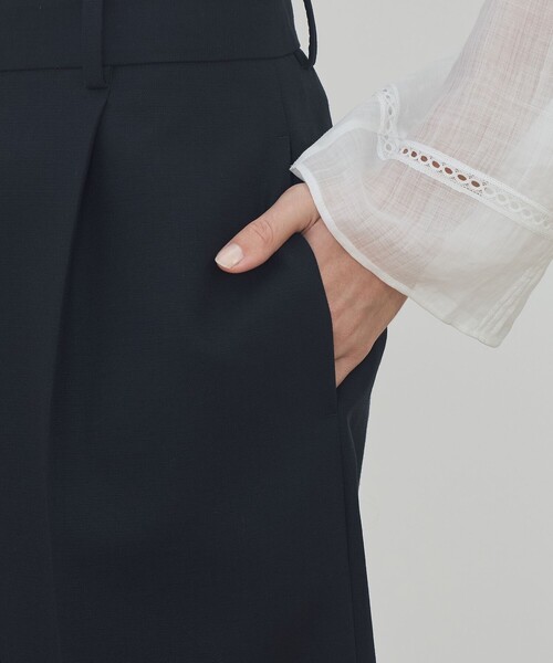 DES PRES(デ・プレ)の「ウールバスケットウェーブ タックハーフパンツ(その他パンツ・レディース・ブラック・34/36)」の8枚目の写真